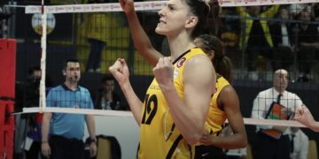 VakıfBank, Fenerbahçe'yi geriden gelerek devirdi! VakıfBank, Fenerbahçe’yi geriden gelerek devirdi!