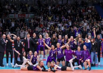 Zeren Spor, Eczacıbaşı'nı karar setinde devirdi! Zeren Spor, Eczacıbaşı’nı karar setinde devirdi!