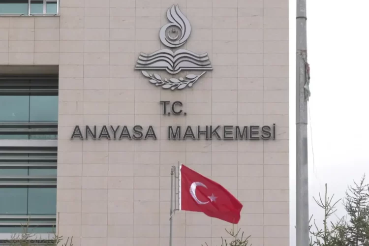 AYMden 9 siyasi parti icin karar habermeydan