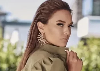 Demet Akalın’dan ünlülere sert tepki!