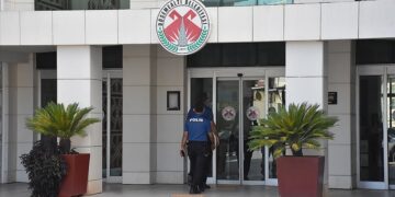 Döşemealtı Belediyesi’ne operasyon: 22 gözaltı