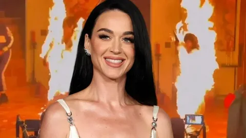Katy Perry klip çekiminde alevlerin içinde kaldı Katy Perry klip cekiminde alevlerin icinde kaldi habermeydan