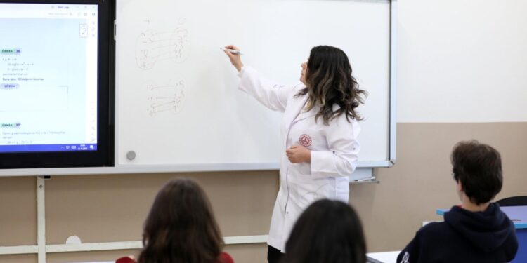 Ogretmenlerin alan degisikligine bagli yer degistirme islemleri icin takvim belli oldu habermeydan