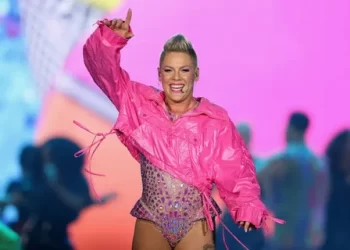 Pink’in konserleri iptal oldu: Boşanma söylentileriyle aynı zamana denk geldi