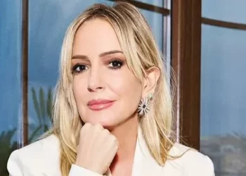 Saba Tümer gençlik fotoğrafını paylaştı