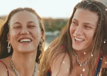 Serenay Sarıkaya Phuket'te! Bikinili pozlarına beğeni yağdı Serenay Sarıkaya Phuket’te! Bikinili pozlarına beğeni yağdı