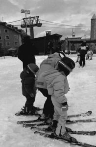 Sinem Kobal kızlarıyla kış tatilinde Sinem Kobal kizlariyla kis tatilinde2 habermeydan