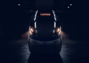 Türkiye’nin Ürettiği İlk Hızlı Tren Raylara İniyor