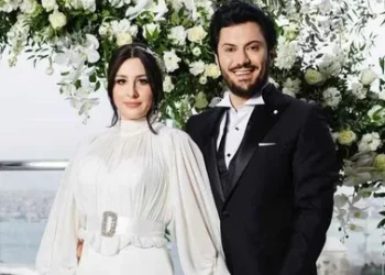 Yasemin Sakallıoğlu evlilik yıl dönümünü statta kutladı