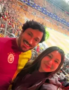 Yasemin Sakallioglu evlilik yil donumunu statta kutladi1 habermeydan