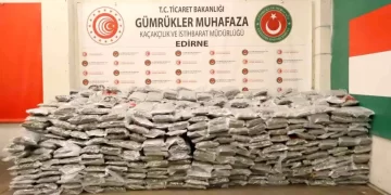 Zehir tacirlerine ağır darbe: 1 ton 413 kilo esrar ele geçirildi