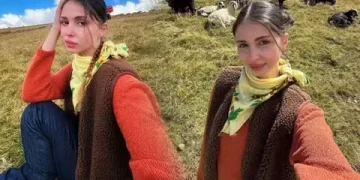 Zeynep Atılgan’ın derin yırtmaçlı pozundaki detay olay oldu