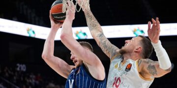 Anadolu Efes, Monaco’ya son periyotta kaybetti!