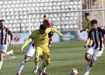 Bandırmaspor, İstanbulspor’a 1 attı 3 aldı!