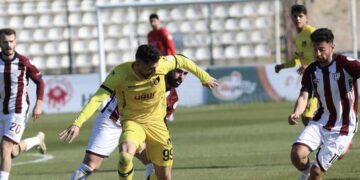 Bandırmaspor, İstanbulspor’a 1 attı 3 aldı!