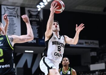 Beşiktaş, Merkezefendi’yi 25 sayı fakla devirdi!