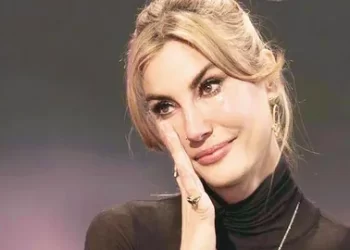 Çağla Şıkel gözyaşlarını tutamadı: O anı unutmak isterdim