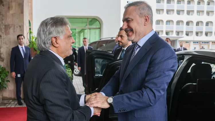 Bakan Fidan, Pakistanlı Mevkidaşı Dar ile görüştü.