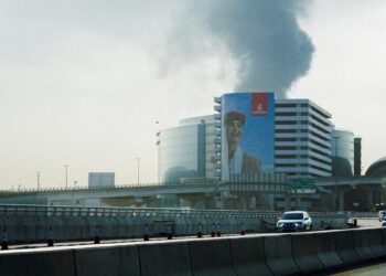 Dubai’de havalimanı çevresinde İHA saldırısı: Yangın çıktı, uçuşlar askıya alındı Dubai’de havalimanı çevresinde İHA saldırısı: Yangın çıktı, uçuşlar askıya alındı