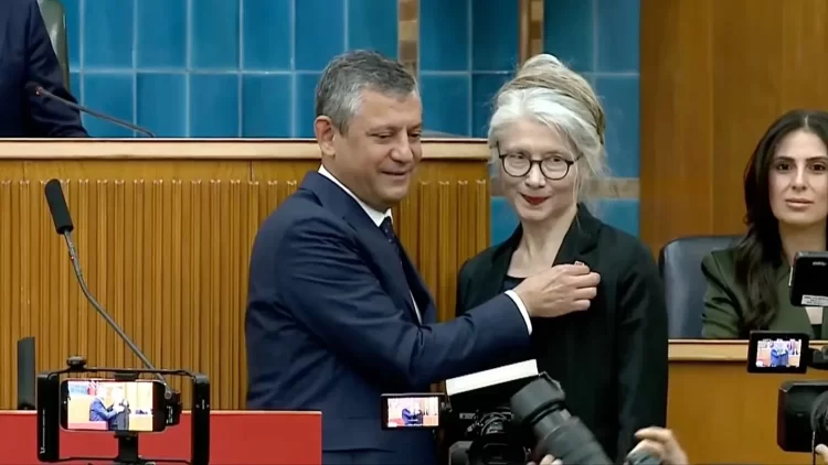 Emine Ülker Tarhan 11 yıl sonra CHP'ye geri döndü.