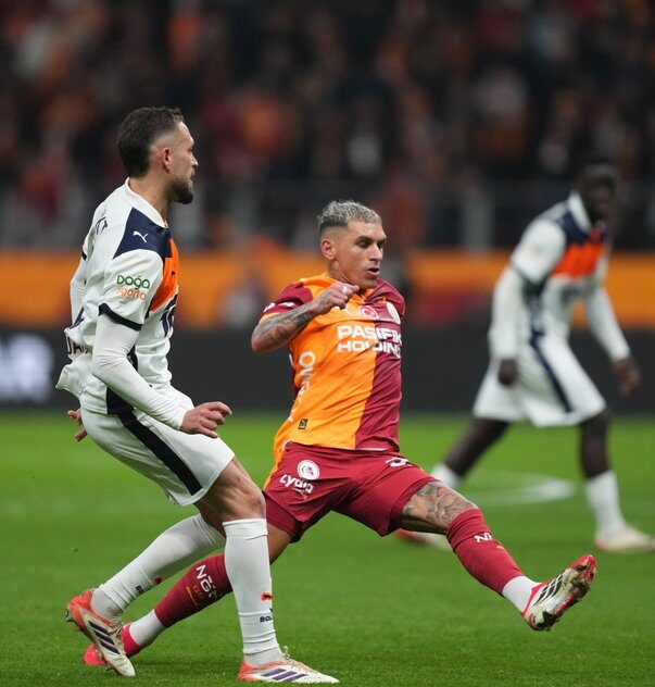 Galatasaray, Başakşehir engelini 3 golle aştı! galatasaray basaksehir engelini 3 golle asti habermeydan e1773519376896