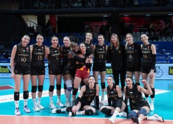 Galatasaray Daikin, THY’yi set vermeden geçti!