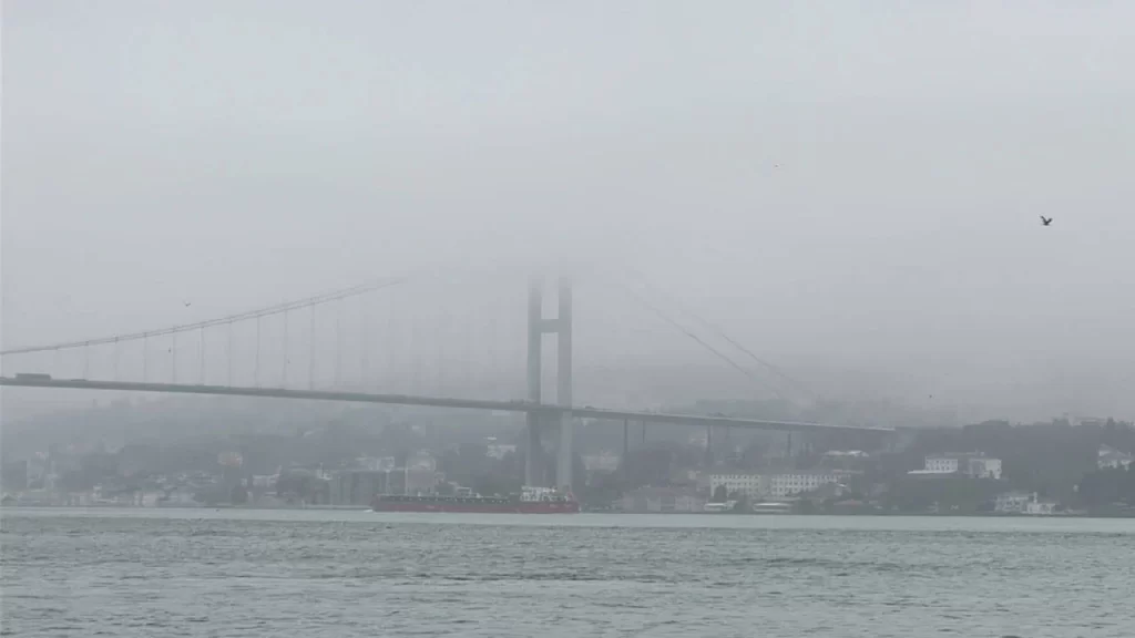 İstanbul’u sis kapladı: Kent genelinde etkisini artırıyor istanbul da sis etkili oluyor habermeydan 1