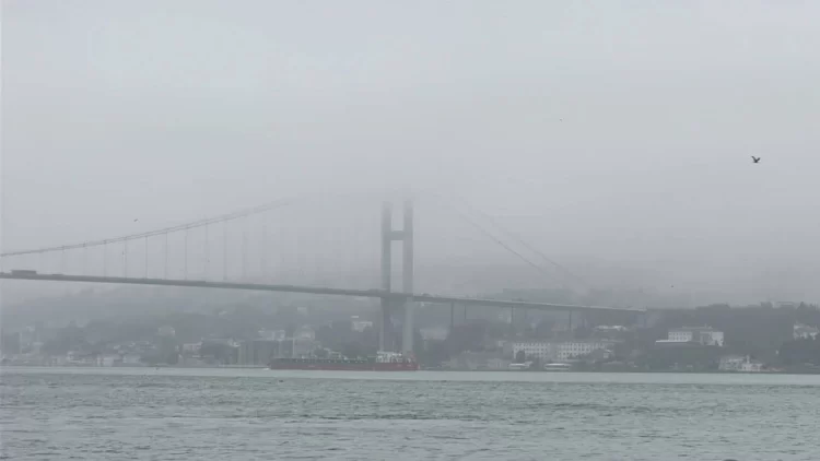 İstanbul’u sis kapladı: Kent genelinde etkisini artırıyor İstanbul’u sis kapladı.