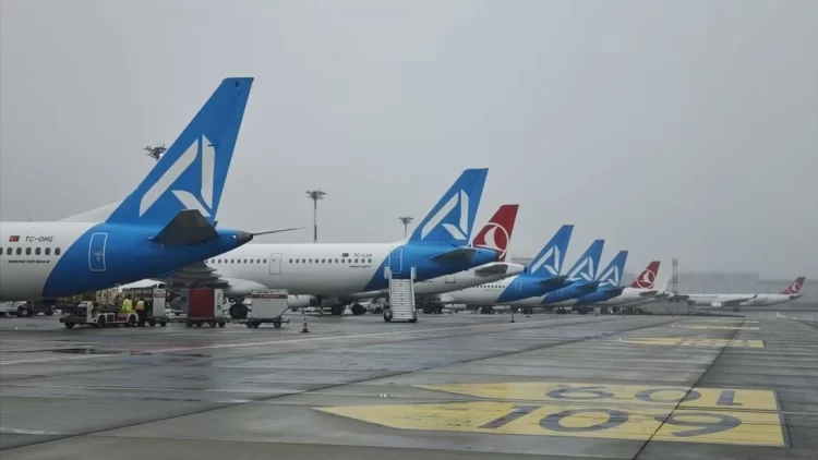 İstanbul’da hava trafiği kilitlendi.