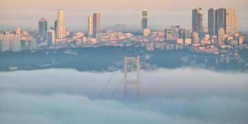 İstanbul Boğazı’nda durdurulan geçişler yeniden başladı