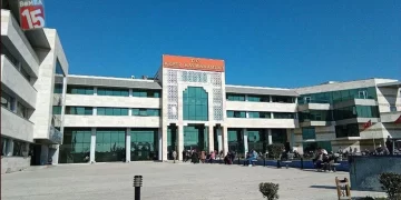 Kepez’de kaymakamlık binasında silah sesleri: Görevli ateş açıp kendini odaya kilitledi