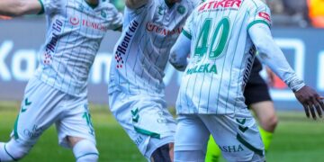 Konyaspor, Kocaeli’de geriden gelerek kazandı!