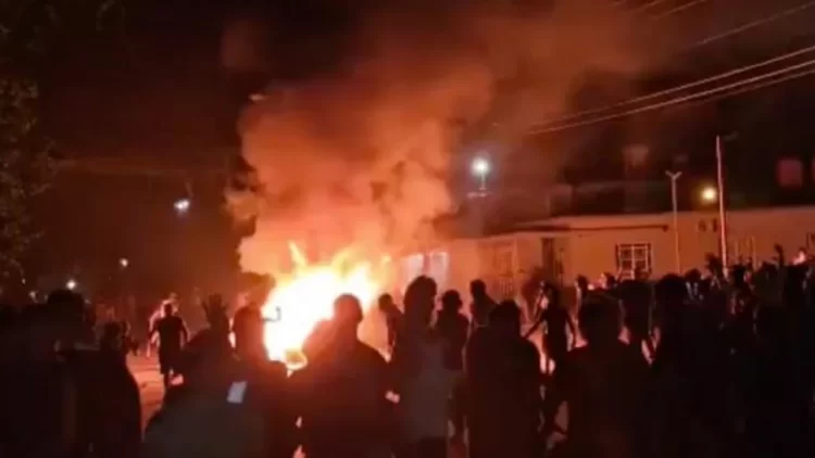 Küba’da elektrik kesintileri protestosu: Komünist Parti ofisi ateşe verildi Küba’da elektrik kesintileri protestosu...