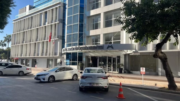 Mersin Büyükşehir Belediyesi soruşturmasında 7 tutuklama...