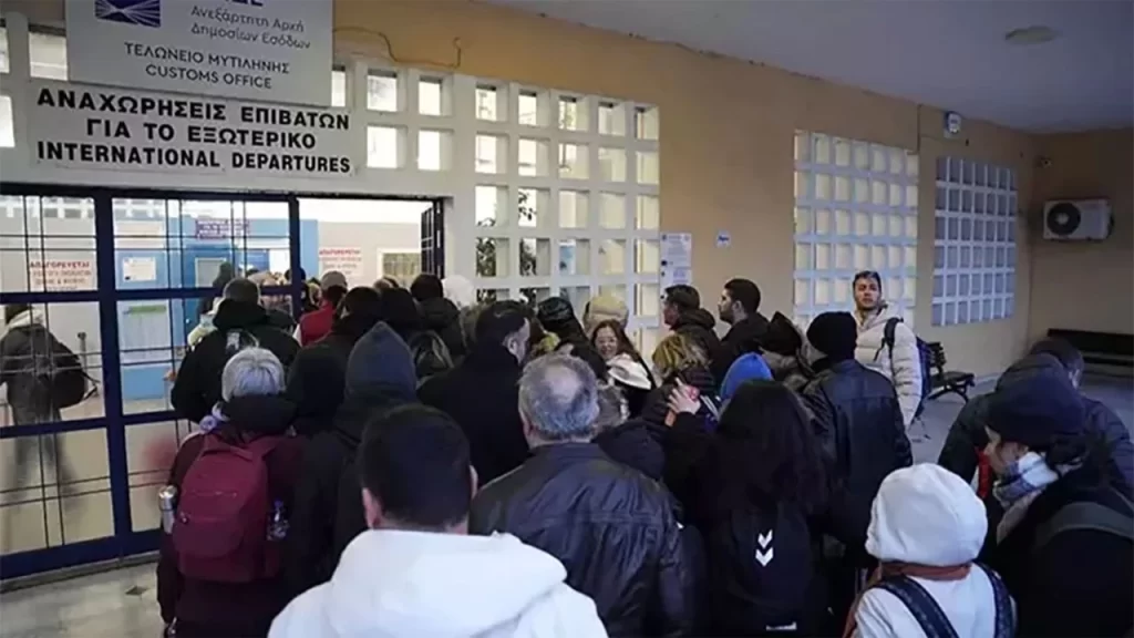 midilli adasinda mahsur kalan turk turistler yurda dondu habermeydan