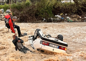 Muğla’da sele kapılan araçtaki bir kişi hayatını kaybetti