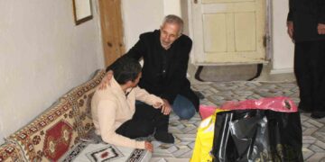 Muş Bulanık’ta, Polis memurunun hediyeleri engelli gencin yüzünü güldürdü!