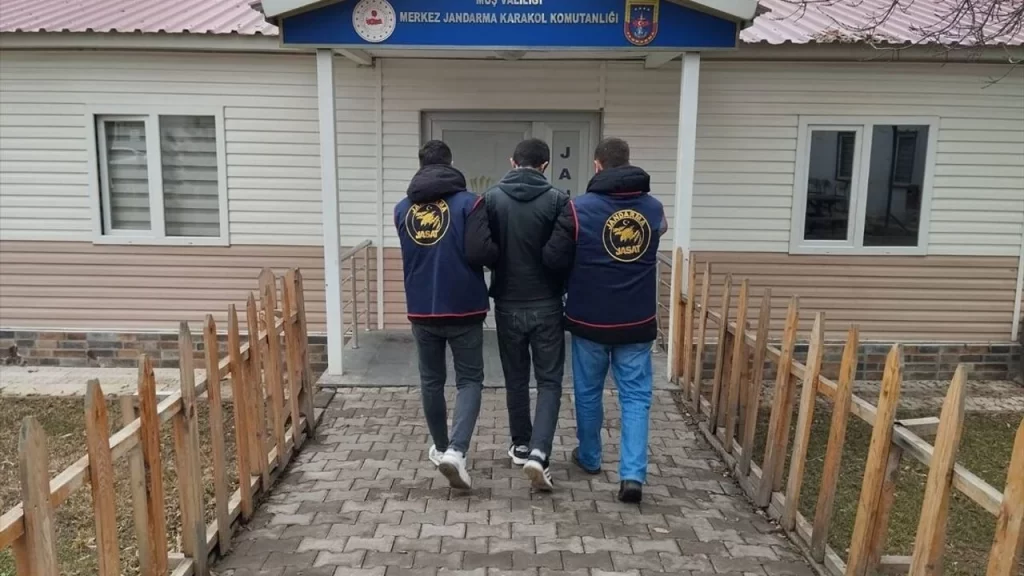 Muş'ta, kesinleşmiş hapis cezası olan hükümlü yakalandı! musta kesinlesmis hapis cezasi olan hukumlu yakalandi1 habermeydan