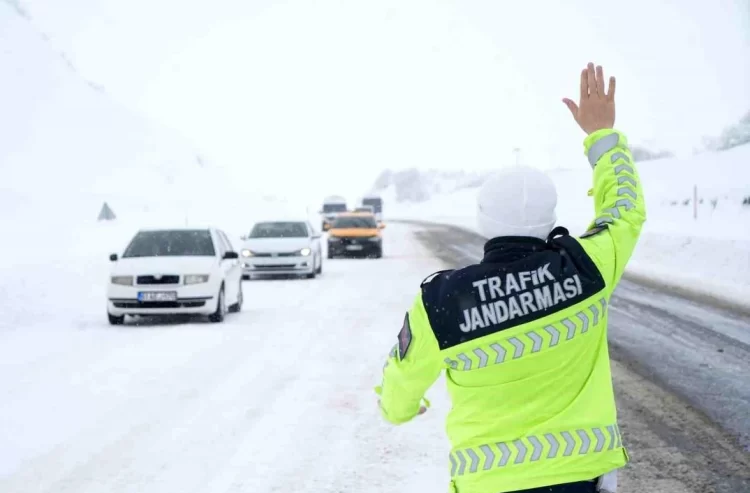 Muş'ta, trafik kurallarına uymayan sürücüye 215 bin 662 TL ceza! musta trafik kurallarina uymayan surucuye 215 bin 662tl ceza habermeydan e1774537555443