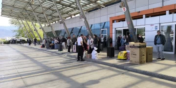 Bayram öncesi otogarlarda yoğunluk: Biletlerin yüzde 90’ı satıldı Bayram öncesi otogarlarda yoğunluk: Biletlerin yüzde 90’ı satıldı