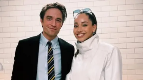 Özge Özacar, Robert Pattinson ile tanıştı ozge ozacar Robert Pattinson tanisti habermeydan