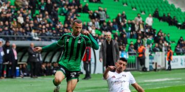 Sakaryaspor, Vanspor'u uzatmada geçti! Sakaryaspor, Vanspor’u uzatmada geçti!