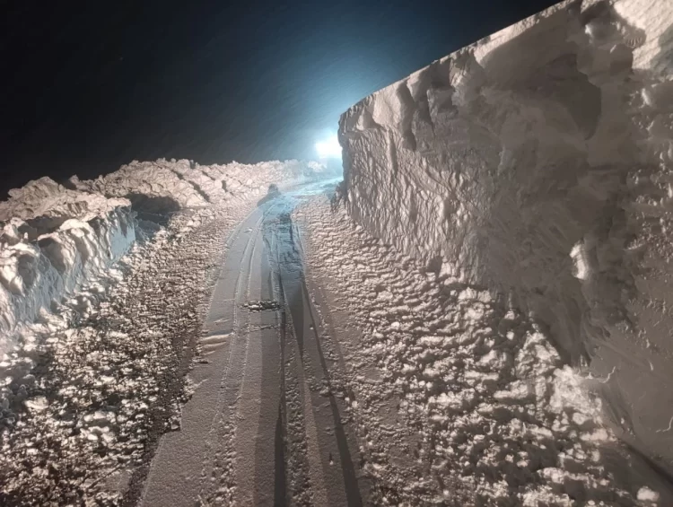 Siirt’te kar nedeniyle 20 yerleşim yerinin yolu kapandı.