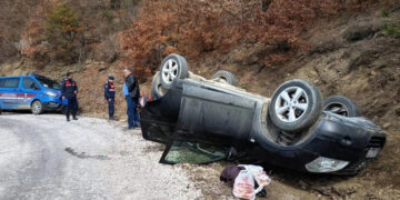 Sinop Durağan’da, kontrolden çıkan otomobil takla attı!