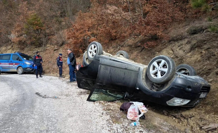 sinop duraganda kontrolden cikan otomobil takla atti habermeydan e1773930122722