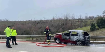 Sinop’ta, seyir halinde yanan otomobilde 2 kişi yaralandı!