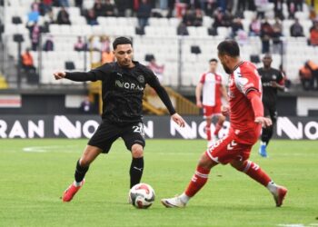 Sivasspor, Manisa FK'ya deplasmanda 1 attı 3 aldı! Sivasspor, Manisa FK’ya deplasmanda 1 attı 3 aldı!