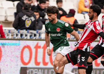 Sivasspor, Ümraniyespor’a 1 attı 3 aldı!