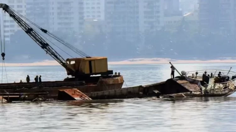 Sri Lanka açıklarında 30 İranlı denizci kurtarıldı.