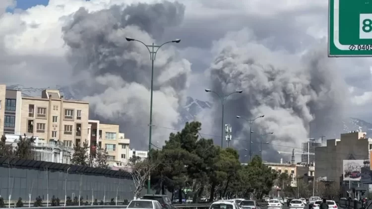 Tahran’da art arda patlamalar Tahran’da art arda patlamalar...